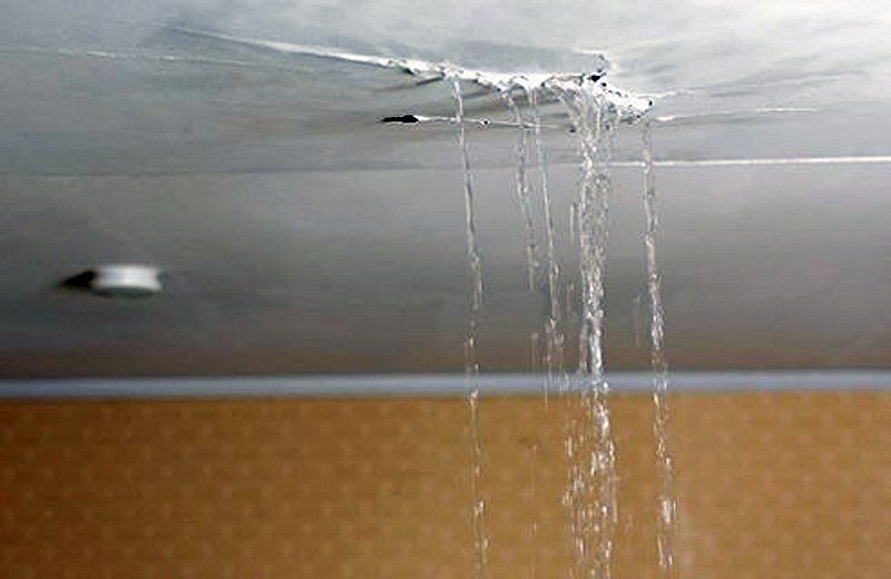 roof-leaking-water-damage